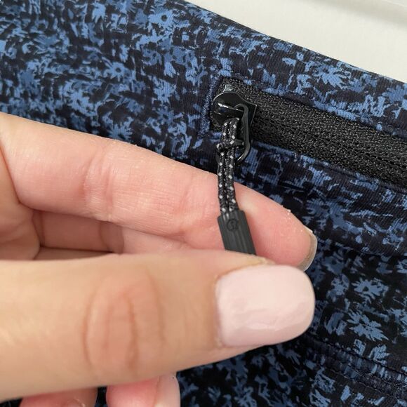 Lululemon Size 6 Blue Printed Pace Rival Cropped Crop Mid Rise Leggings 22" - Picture 5 of 7